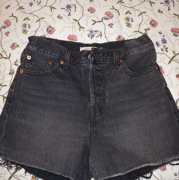 Levi's Pants - Black Levi's shorts